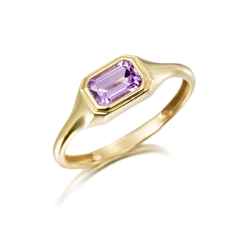 9K gold signet ring with amethyst